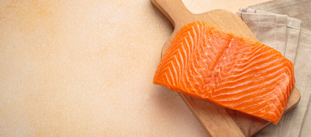 Ako nepokaziť lososa: Nevysušujte ho na panvici a kožu nechajte až po servírovanie