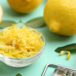 Ako jednoducho uchovať citrónovú kôru: malý trik, ktorý pozdvihne každý dezert