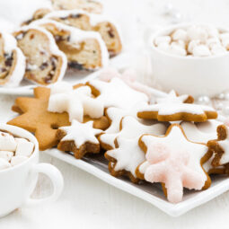 Ako pripraviť polevu na vianočné sladkosti? Vyskúšajte kakaovú, citrónovú či čokoládovú – poradíme vám, ako na ne.