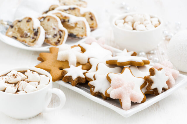 Ako pripraviť polevu na vianočné sladkosti? Vyskúšajte kakaovú, citrónovú či čokoládovú – poradíme vám, ako na ne.