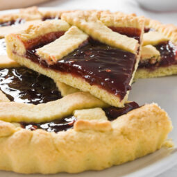 Linecký mriežkový koláč: Krehký dezert s ríbezľovou plnkou, ktorý rozvonia celý domov