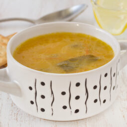 Jemná polievka pre pokojné trávenie: využite sviatočné zvyšky zeleniny a doplňte ich korením, ktoré žalúdku uľaví