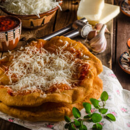 Dokonalé domáce langoše: chrumkavé, voňavé a neodolateľné