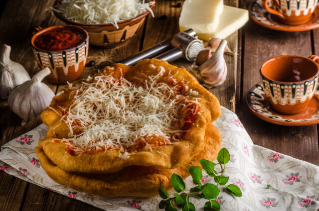 Dokonalé domáce langoše: chrumkavé, voňavé a neodolateľné