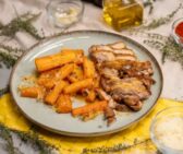 Chrumkave stehna s pecenou mrkovou.jpg