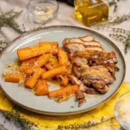 Chrumkave stehna s pecenou mrkovou.jpg