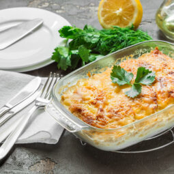 Zapečená bravčová kotleta na zemiakoch