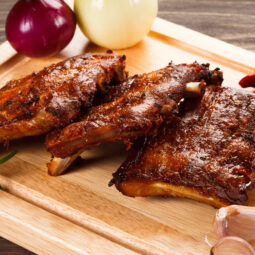 Ako dlho nechať mäso v marináde? Čas rozhoduje o chuti aj jemnosti