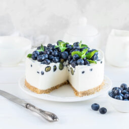 Nepečený sušienkový koláč s čučoriedkami