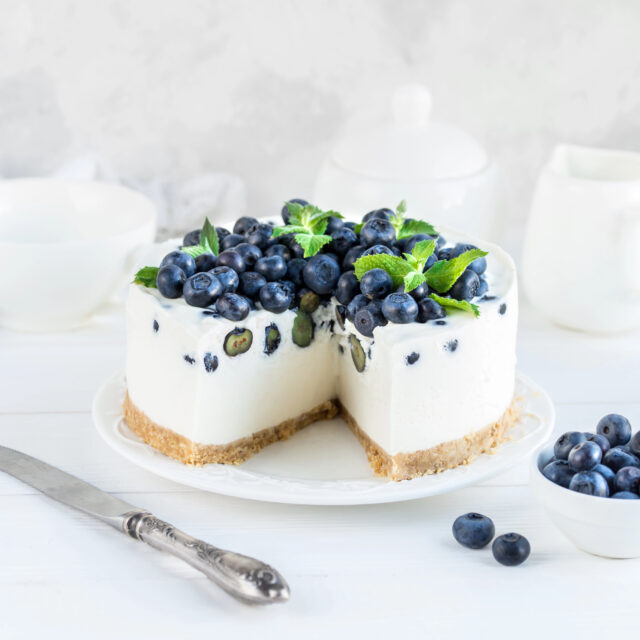 Nepečený sušienkový koláč s čučoriedkami