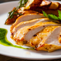 Ako pripraviť kuracie mäso, aby zostalo šťavnaté a plné chuti