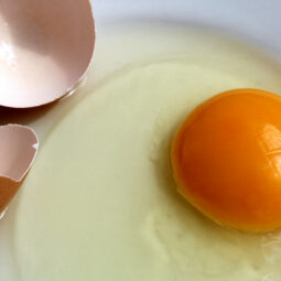 Ako dlho môžete uchovávať vaječné bielky v chladničke a čo z nich upiecť