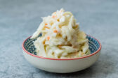 Domáci coleslaw – krémový, chrumkavý a svieži