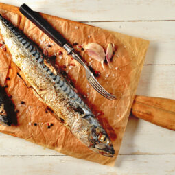 Ako si v kuchyni poradiť s makrelou? Od rýchlych nátierok až po poctivú pečenú rybu