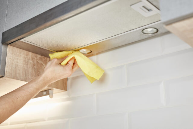 Kuchynský digestor pod drobnohľadom: kedy ho treba čistiť, aby nehučal a naozaj fungoval