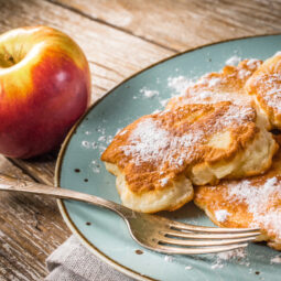 Jablká v cestíčku: sladká dobrota v štýle lievancov