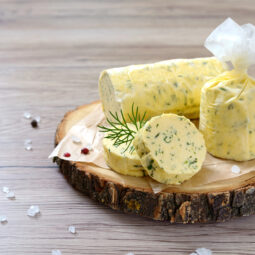 Ochutené maslo: rýchly trik, ako dodať jedlám chuť. Slané aj sladké kombinácie