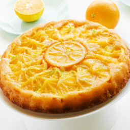 Šťavnatý mandarínkový koláč pripravený priamo na panvici