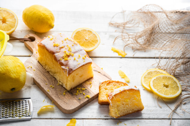 Nadýchaná citrónová babeta s jemnou polevou