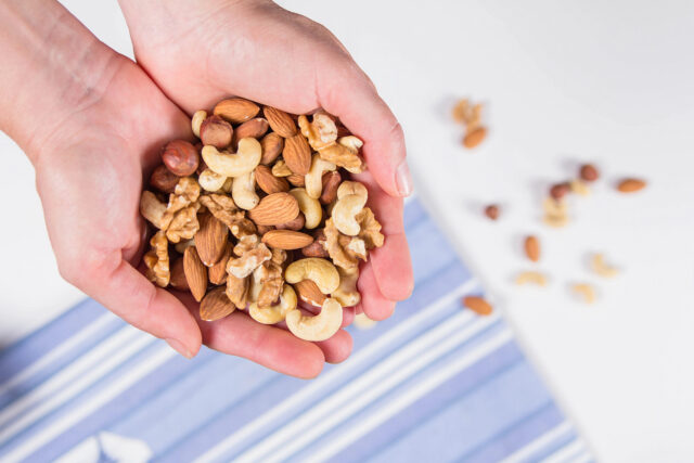 Orechy v špajzi nemusia byť vždy nevinné: ako spoznať, že už patria do koša