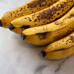 Prezreté banány rozhodne nepatria do koša. Pozrite sa, čo všetko z nich môžete pripraviť