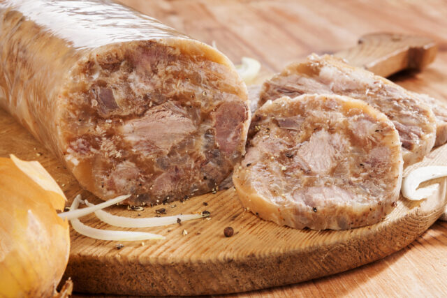 Domáca tlačenka ako zo zabíjačky: tradičný postup, ktorý funguje dodnes