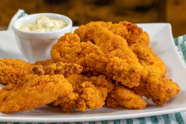 Chrumkavé rožkové rezníky zo starého pečiva