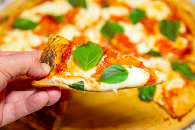 Rýchla a jednoduchá palacinková pizza, ktorú zvládnete do 20 minút