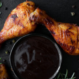 Medová marináda na kuracie paličky: jednoduchý trik, ako z bežnej večere spraviť voňavý zážitok