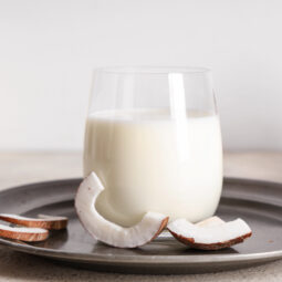 Kokosové mlieko: všestranný pomocník do slaných aj sladkých jedál