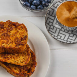 Chlieb vo vajíčku so slaninkou: Ako si pripraviť jednoduchú a chutnú večeru