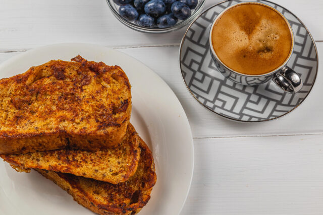 Chlieb vo vajíčku so slaninkou: Ako si pripraviť jednoduchú a chutnú večeru