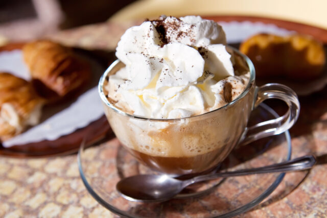 Alžírska káva: tradičný kávový dezert, ktorý zahreje aj poteší chuťové bunky