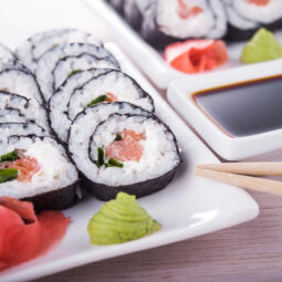 Správne dochutenie sushi ryže: tajomstvo chuti v octovom rozvare