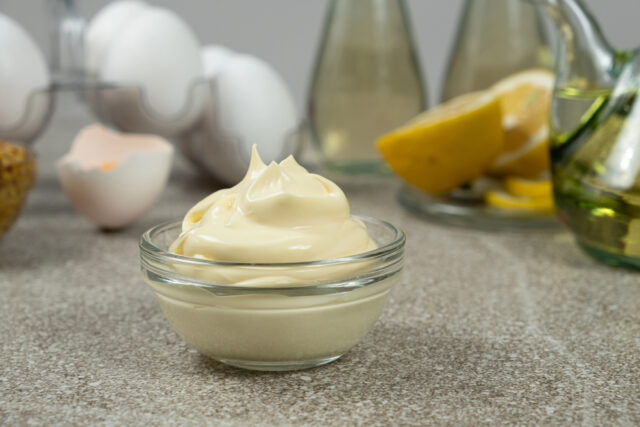 Domáca cesnaková majonéza z pečeného cesnaku