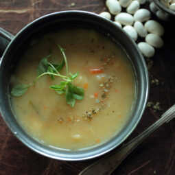 Zahusťovanie polievok a omáčok bez múky: 13 spôsobov, ako dosiahnuť ideálnu konzistenciu a plnú chuť