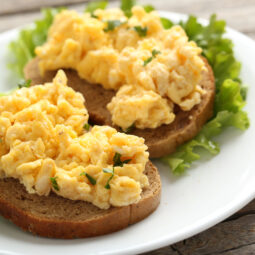 Rýchla záchrana pri nečakanej návšteve: vajíčková nátierka za pár minút