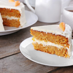 Bezlepkový mrkvový koláč, ktorý je mäkký, šťavnatý a vždy sa podarí