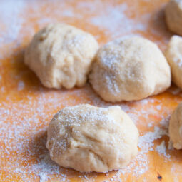 Jablkové knedličky z dvoch surovín: jednoduchý recept, ktorý zvládne každý