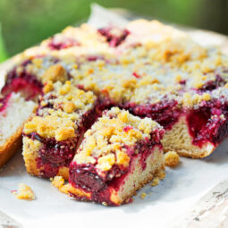 Ovocný koláč s posýpkou: domáca klasika, ktorú upečie naozaj každý