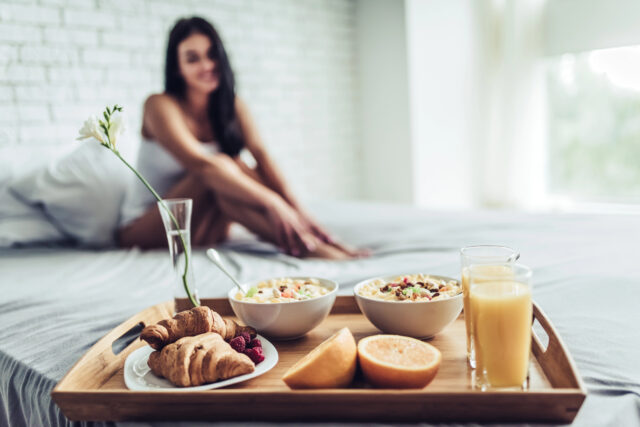 Ako si zlepšiť spánok pomocou bežného jedla: Skryté spojenie medzi stravou a oddychom