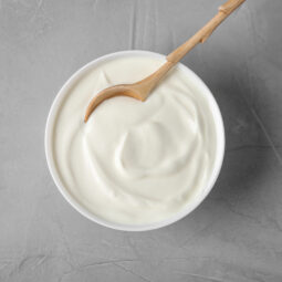 Jogurt – nenápadný pomocník pre zdravie aj krásu