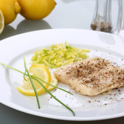 Treska s bylinkami na masle a kmíne: Rýchly a zdravý obed