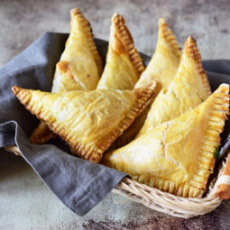 Jemné tvarohové šatôčky s brusnicovou plnkou