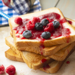 Sladké recepty z toastového chleba, ktoré zvládne každý