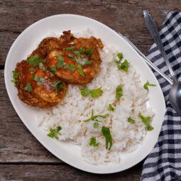 Bravčové na rasci s jemnou omáčkou: Rýchly obed, ktorý nikdy nesklame