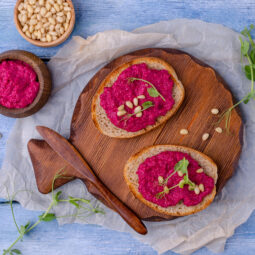 Rýchla pomazánka z červenej repy: Jednoduchý recept, ktorý očarí chuťou aj vzhľadom