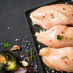 Ako pripraviť dokonale šťavnaté kuracie prsia: 3 kroky, vďaka ktorým budú vždy mäkké a chutné