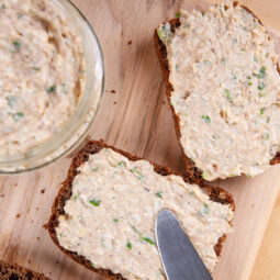 Tajomstvo dokonalej rybičkovej nátierky: Starodávna klasika so sardinkami v modernom šate