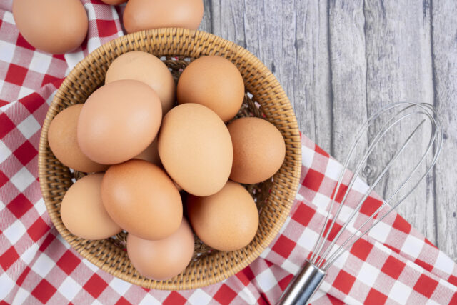 Umývanie vajec môže byť chyba. Toto je dôvod, prečo ich radšej nechajte tak